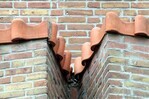 Detail -dakpannen op de erkers.
<br/>
Gert-Jan Lobbes, 2015